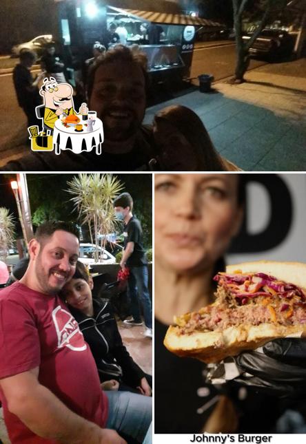 Sanduíche de carne de porco desfiada em Johnny's Burger