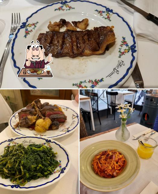 Prueba un plato con carne en Dal Toscano Restaurant