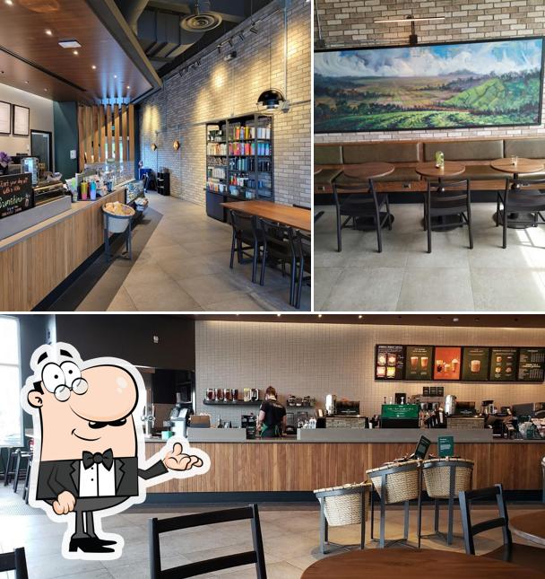 El interior de Starbucks