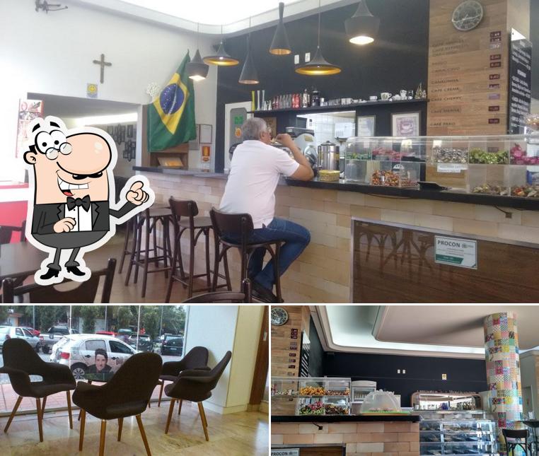 O interior do Tia Nair Café