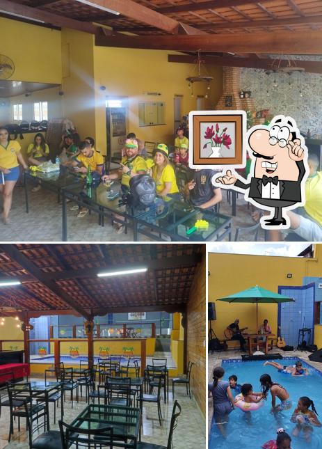 Entre diferentes coisas, interior e comida podem ser encontrados a Arena TôaTôa