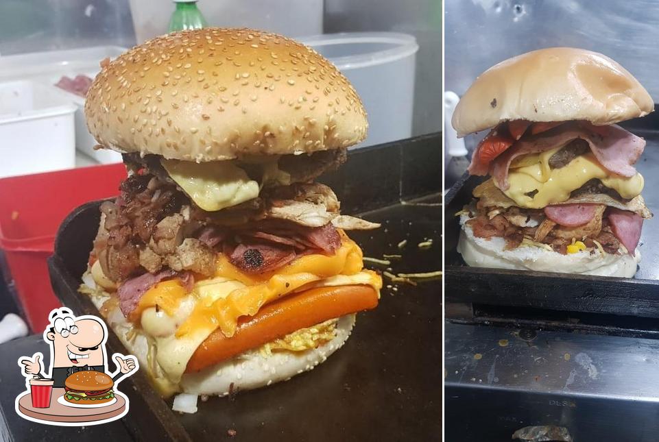 Peça um hambúrguer no Lanches Keller