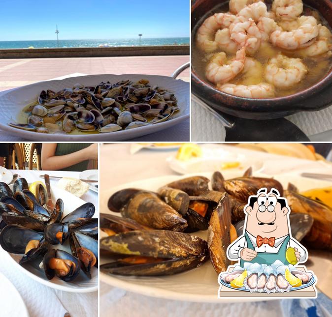 В "Restaurante Los Pescadores" вы можете заказать различные блюда с морепродуктами