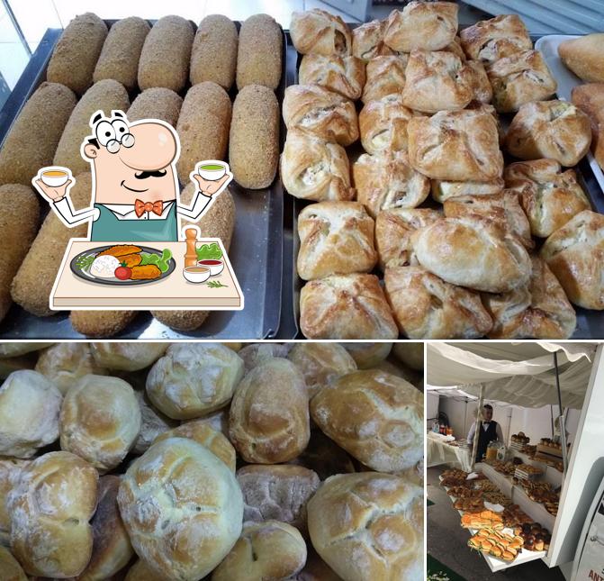 Questa è la immagine che mostra la cibo e interni di Antico Forno