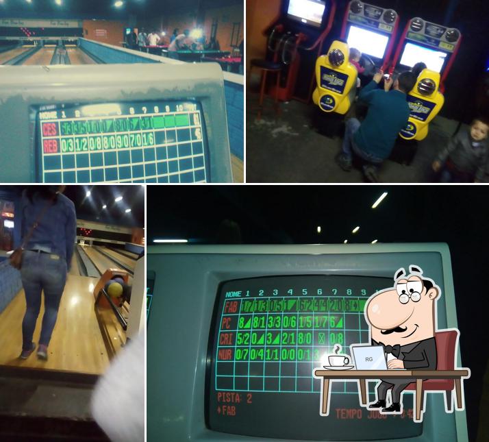 O interior do Fox bowling Boliche Bar
