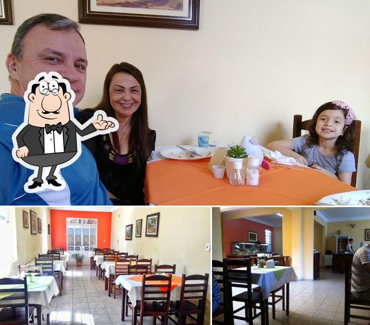 Sente em uma das mesas no Restaurante Delamare