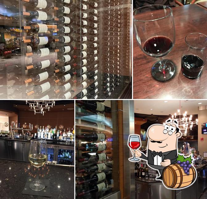 Es estupendo tomarse una copa de vino en Cheuvront Restaurant And Wine Bar
