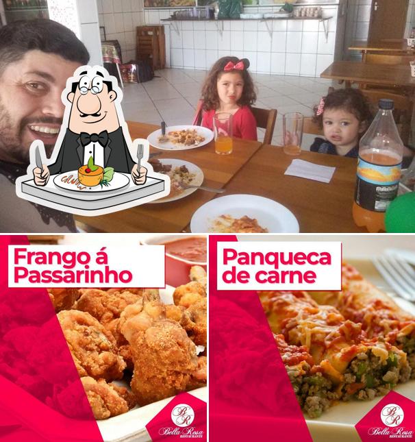 O Bella Rosa Restaurante se destaca pelo comida e mesa de jantar
