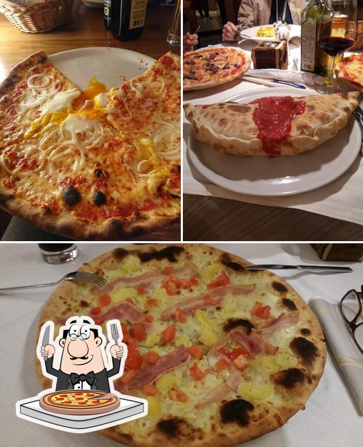 Scegli una pizza a Pizzeria Ristorante Gaudi