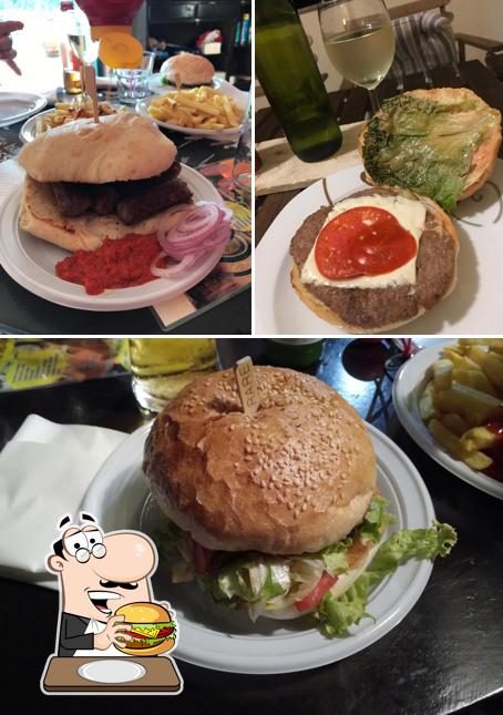 Prenditi un hamburger a Fast food VRSA