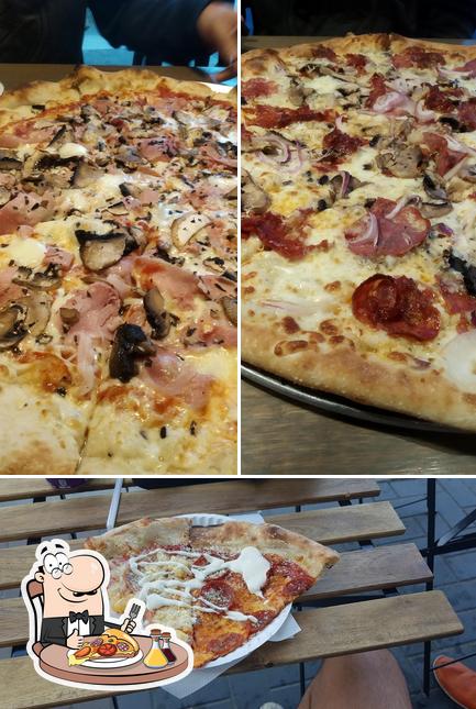 Elige una pizza en Pizza Garden Metrotown