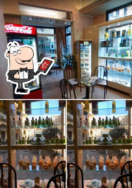 Bar Faggian si caratterizza per la esterno e interni