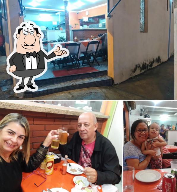Veja imagens do interior do Casa de Esfihas Canaã