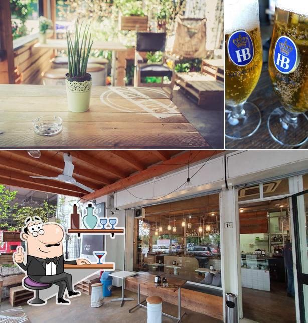 Questa è la immagine che raffigura la interni e birra di Bar Mario