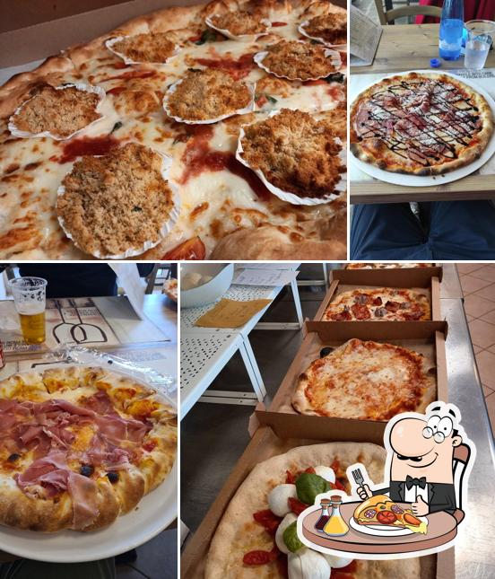 Scegli una pizza a Pizzeria Oltremare specialità di Pesce e Pizza