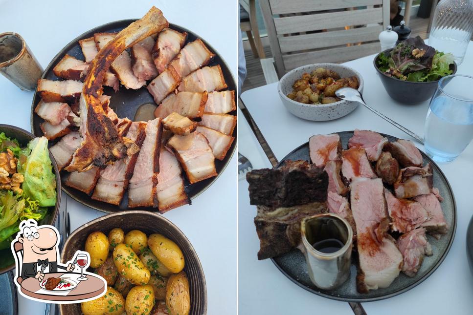 Rooftop Olatua Biarritz propose des plats à base de viande