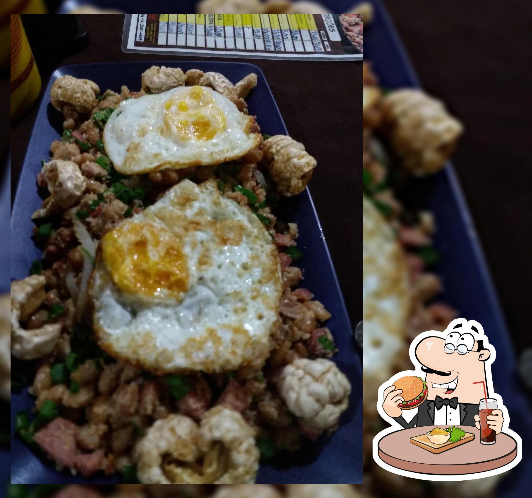 Deguste um dos hambúrgueres oferecidos no Bar do Pimenta