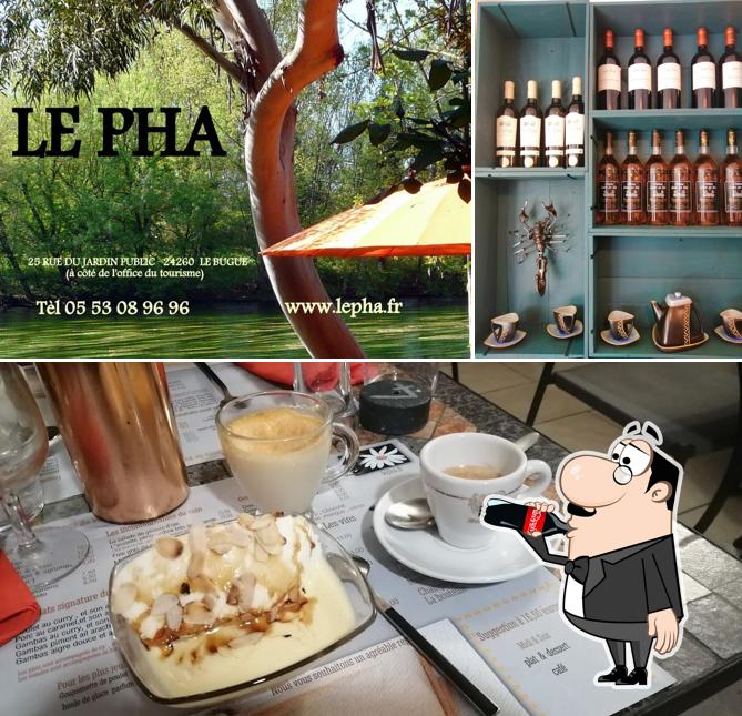 Entre la variedad de cosas que hay en Le Pha también tienes bebida y exterior