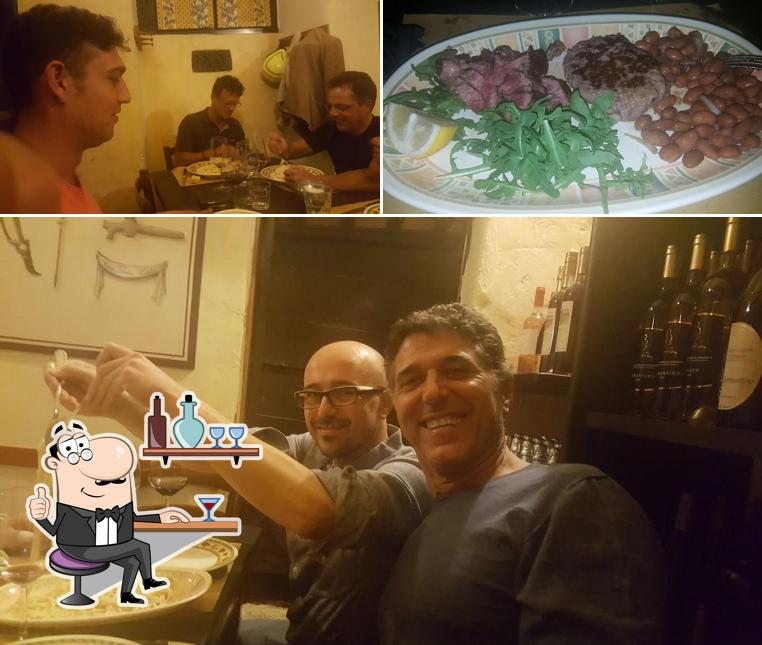 La immagine di interni e dolce da Pampino