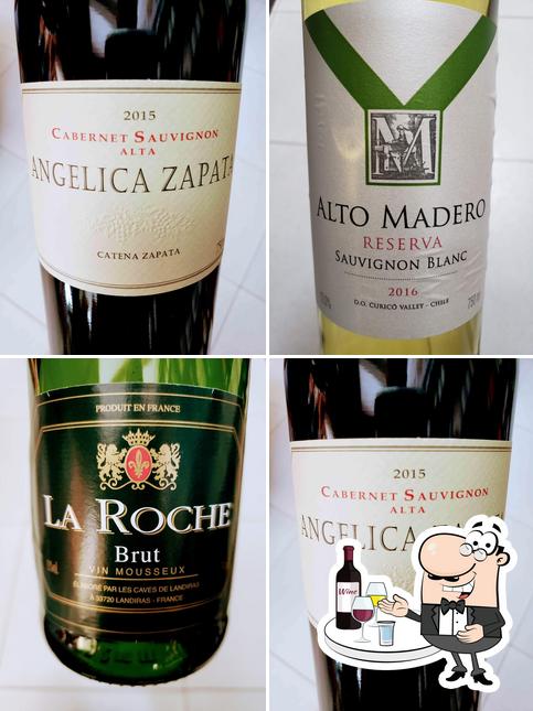 Peça uma drinque alcoólico do menu