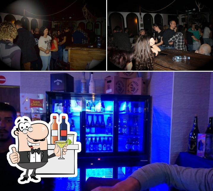 Tra le diverse cose da St. Vincent Pub Srls si possono trovare la bancone da bar e interni