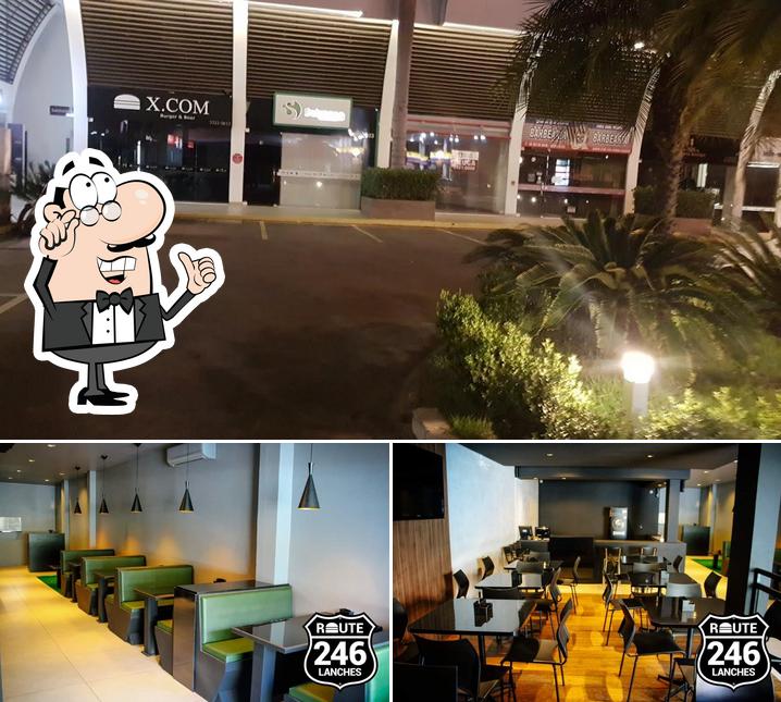 O interior do Route 246 Lanches