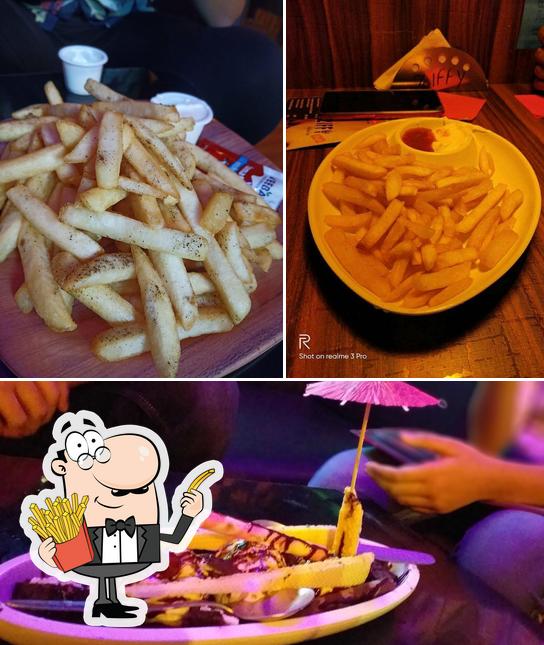 Taste French fries at Ziffy Cafe