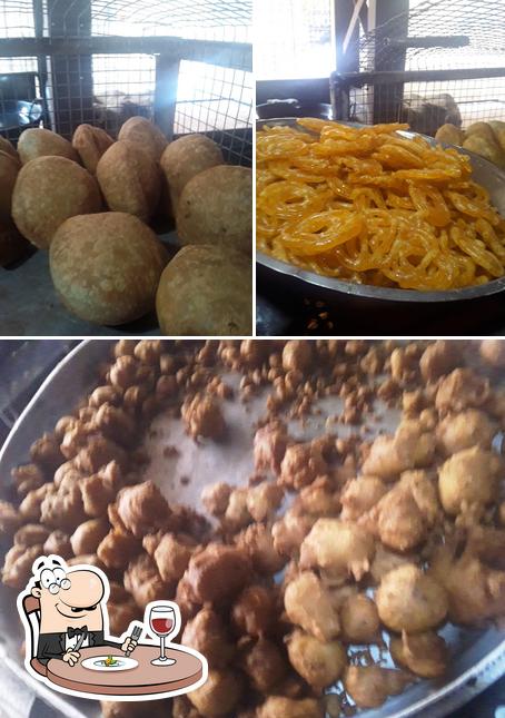 Food at Maharaj WADA PAV