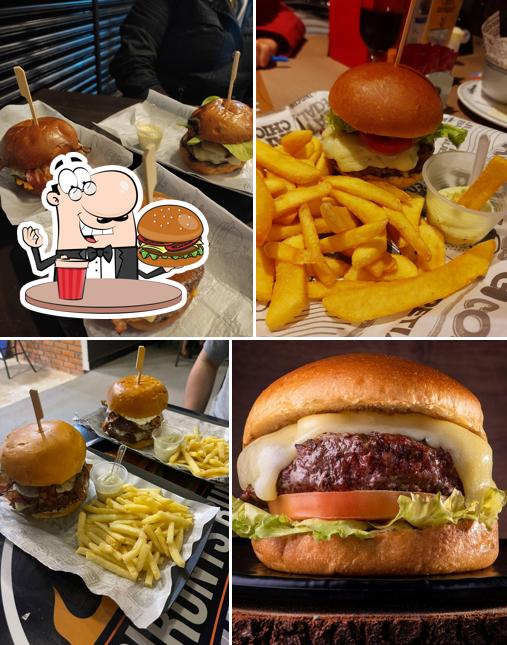 Deguste um dos hambúrgueres servidos no Pironys Burger - Melhor hamburgueria de Sorocaba