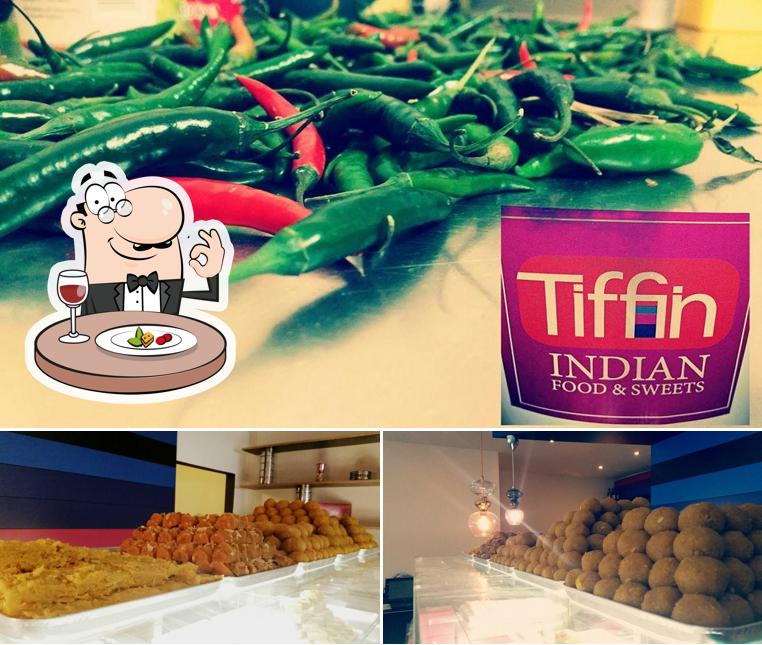 Platos en Tiffin INDIAN FOOD & SWEETS