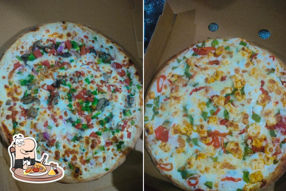 Order pizza at Dominik pizza point