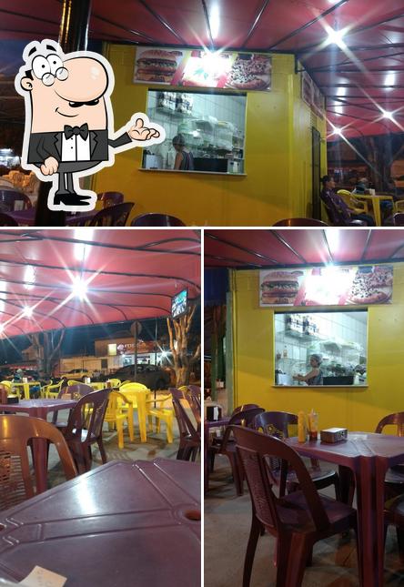 O interior do MC Bill Lanches & Pizzaria