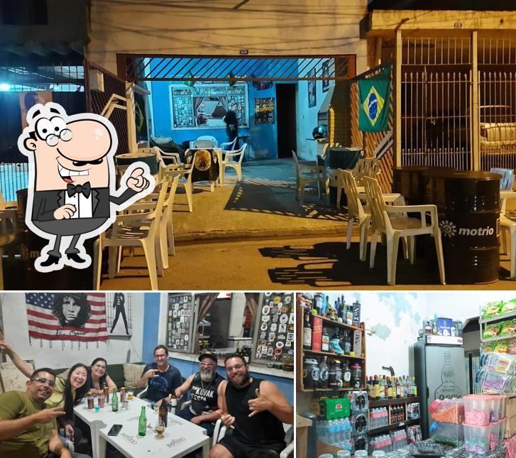 O interior do Garagem Rock Bar