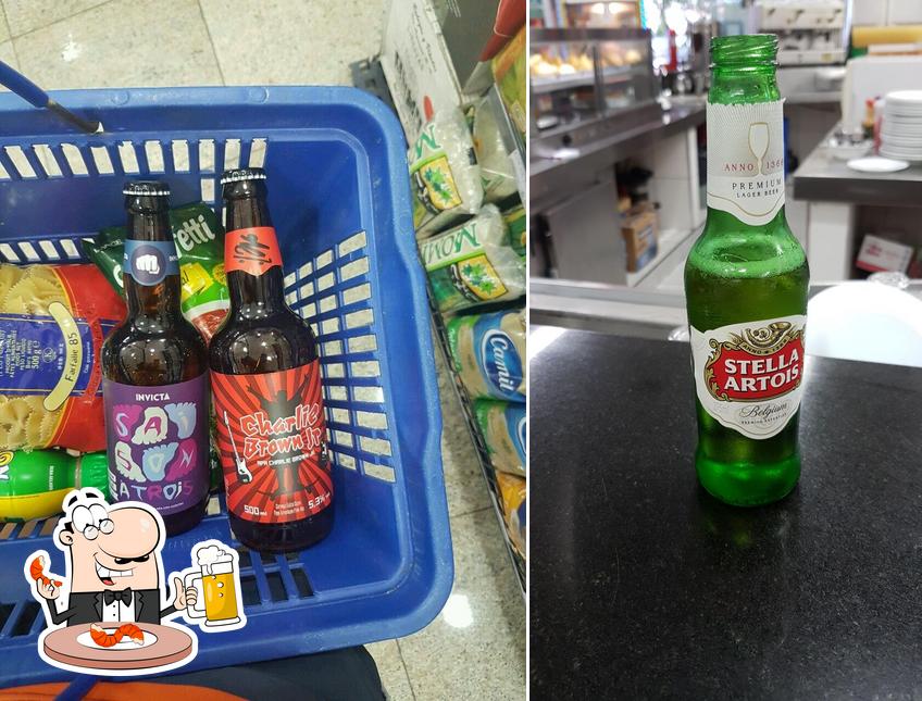 Desfute uma tulipa de cerveja leve ou escura