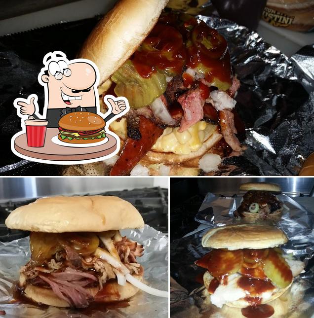 Попробуйте гамбургеры в "The Sauced Pig"