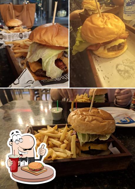 Peça um hambúrguer no Rocky Burger