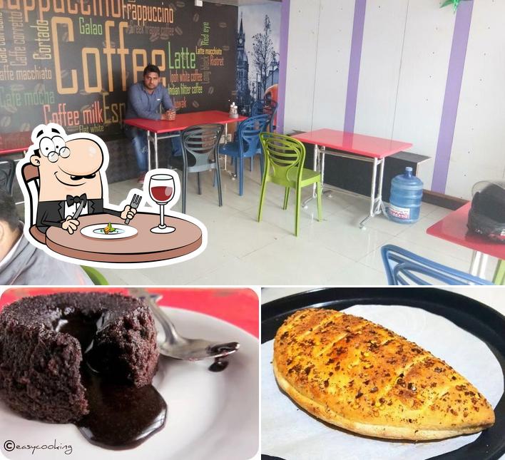 The image of Full Moon Pizza/ VS PIZZA’s food and interior