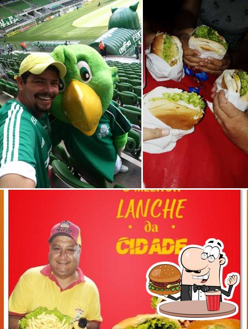 Os hambúrgueres do Lanchonete Fábio Lanches irão satisfazer diferentes gostos