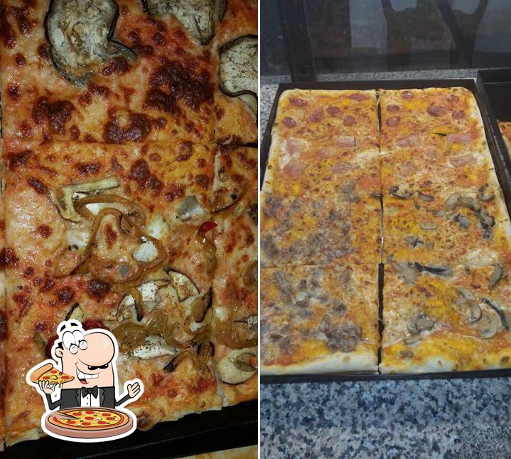 A PIZZERIA GASTRONOMIA TISCALI 2000, vous pouvez prendre des pizzas