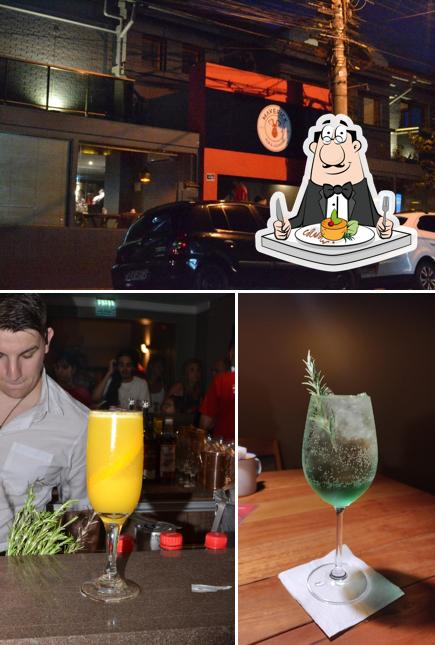 Confira a imagem mostrando comida e exterior no MAVERICK PUB