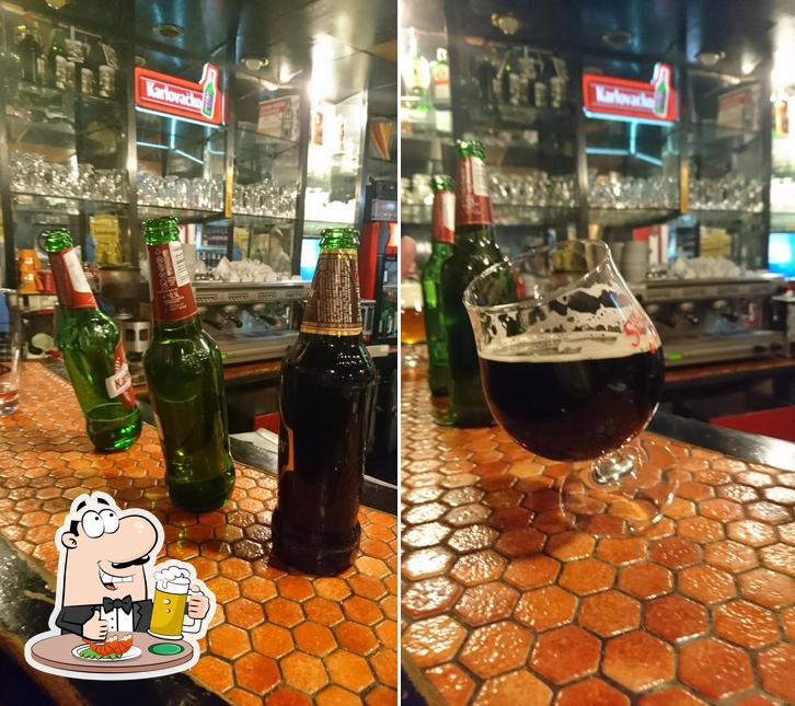 Puoi prenderti un rinfrescante bicchiere di birra chiara o scura