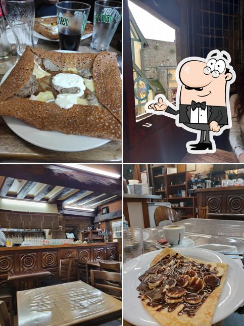 Installez-vous à l'une des tables de Crêperie La Sirène Mont-Saint-Michel