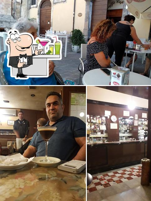 Bar Caffe' Di Marzio si caratterizza per la bancone da bar e interni