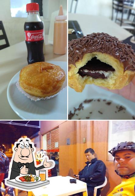 Esta é a imagem apresentando comida e interior no Recanto das Empadas