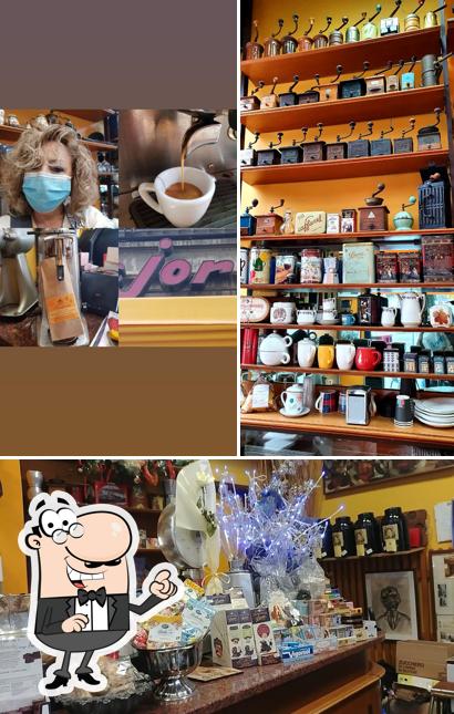 Dai un'occhiata agli interni di Torrefazione El Mejor Cafe'