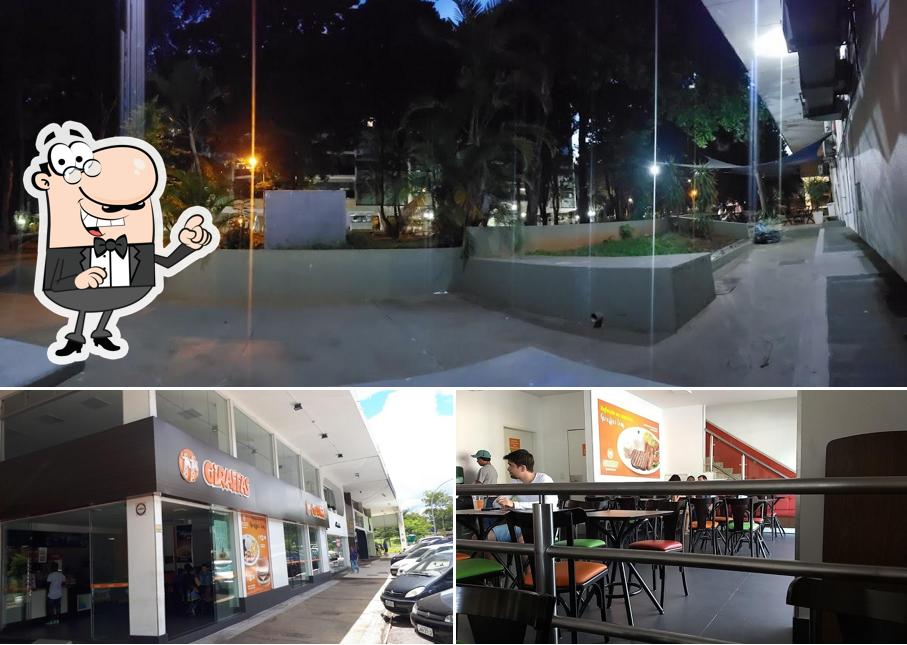 Confira a foto ilustrando exterior e interior no Giraffas 216 Sul