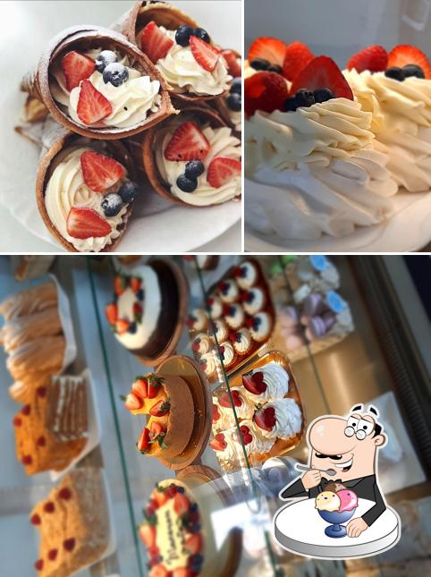 "Macaron Cafe" представляет гостям большое количество десертов