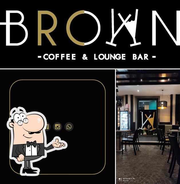 L'intérieur de Brown coffee & lounge bar