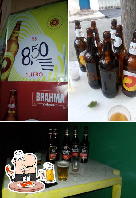 Peça um copo de cerveja leve ou escura