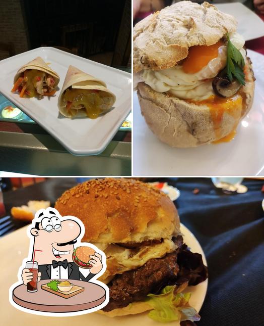 Pide una hamburguesa en A CHAMINERA - Asador / Restaurante